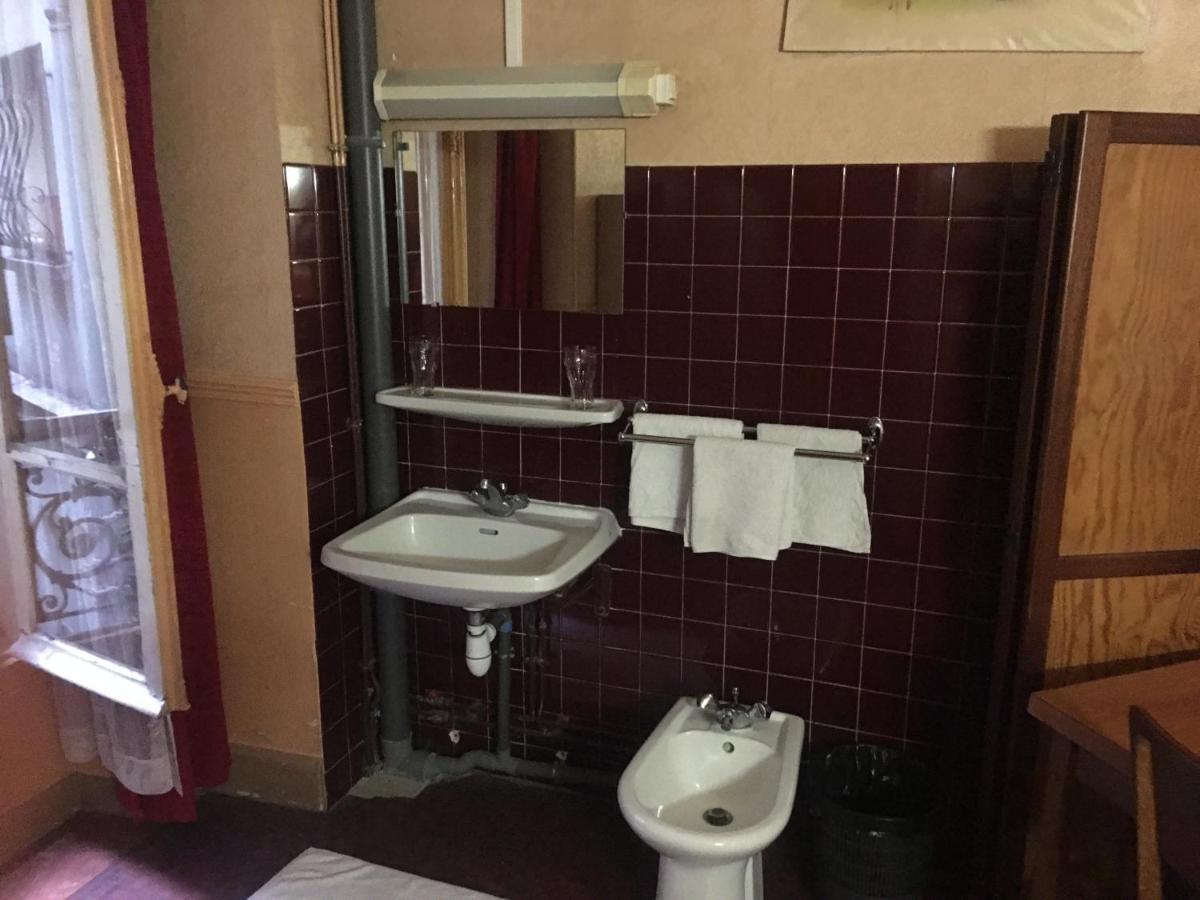 A La Pinte Du Nord Hotell Paris Exteriör bild