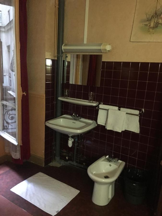 A La Pinte Du Nord Hotell Paris Exteriör bild