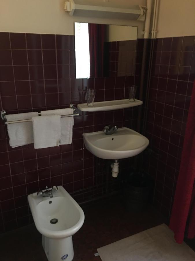 A La Pinte Du Nord Hotell Paris Exteriör bild